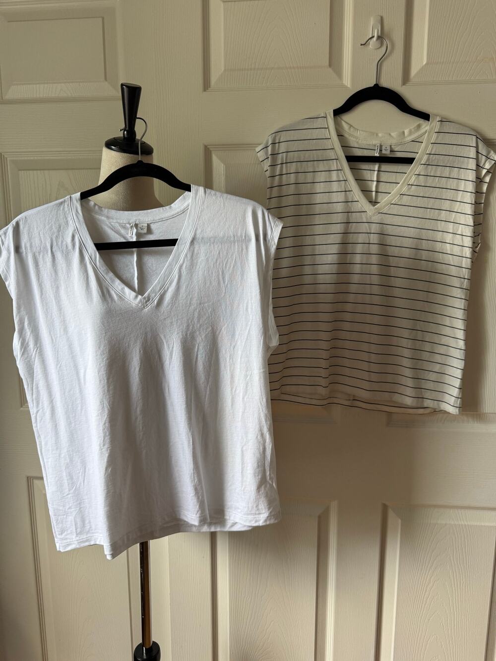 Nordstrom Lot of 2 Pima Cotton V-Neck T-Shirts White Stripe Size S Capsule